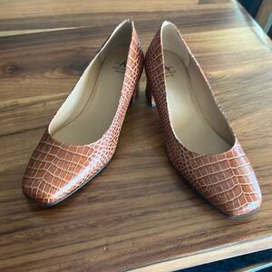 Aquatalia Elaine Croc Embossed Block Heel Pumps, Size 9M.
